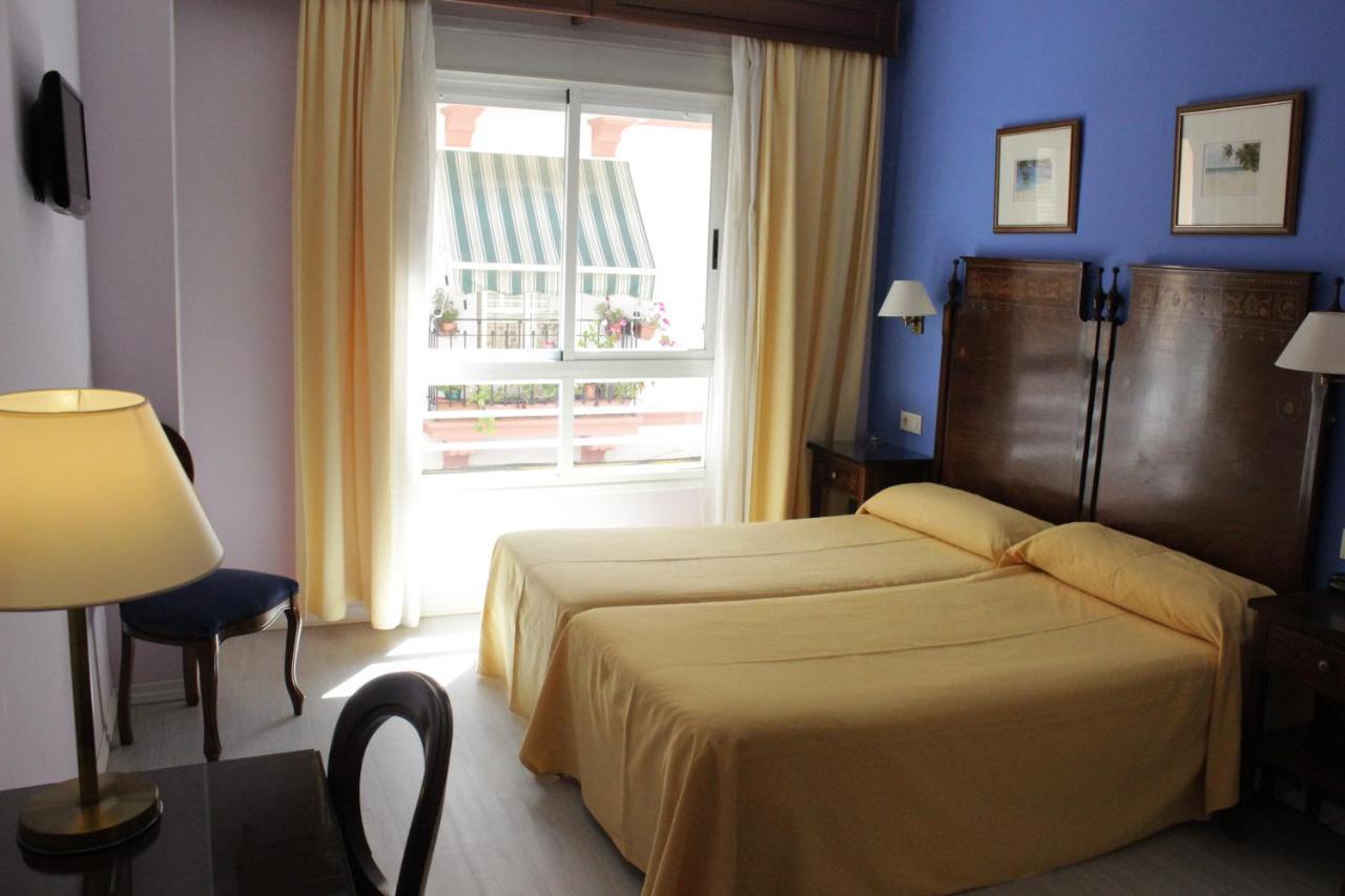 Hotel Iberia Plaza America Caces 외부 사진