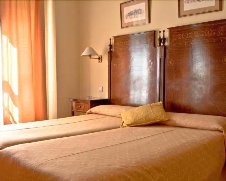 Hotel Iberia Plaza America Caces 외부 사진