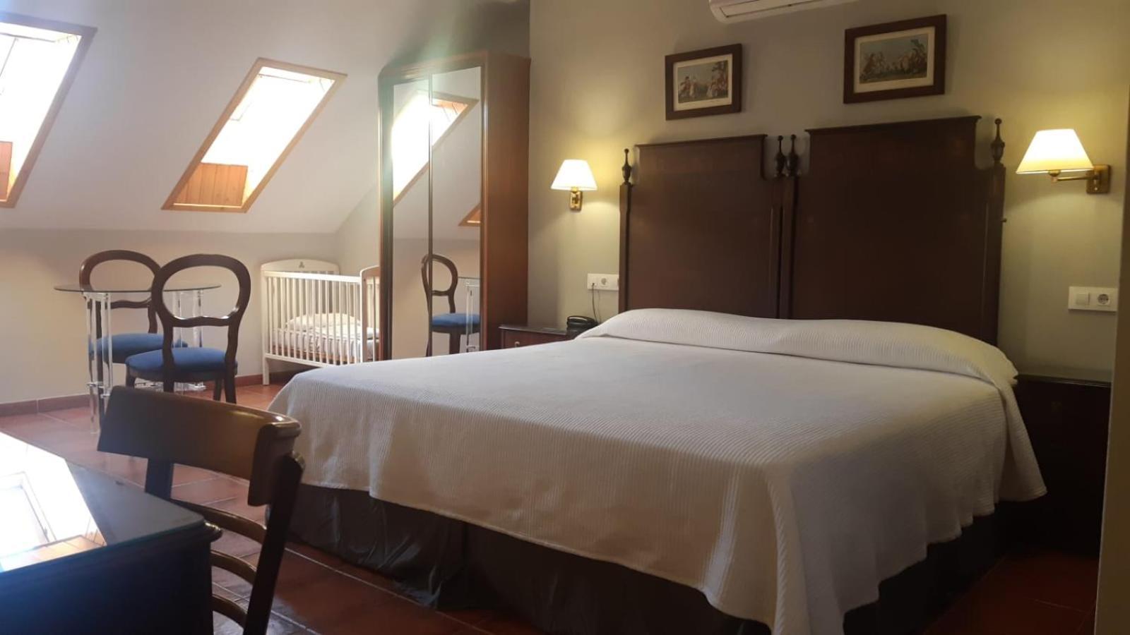 Hotel Iberia Plaza America Caces 외부 사진