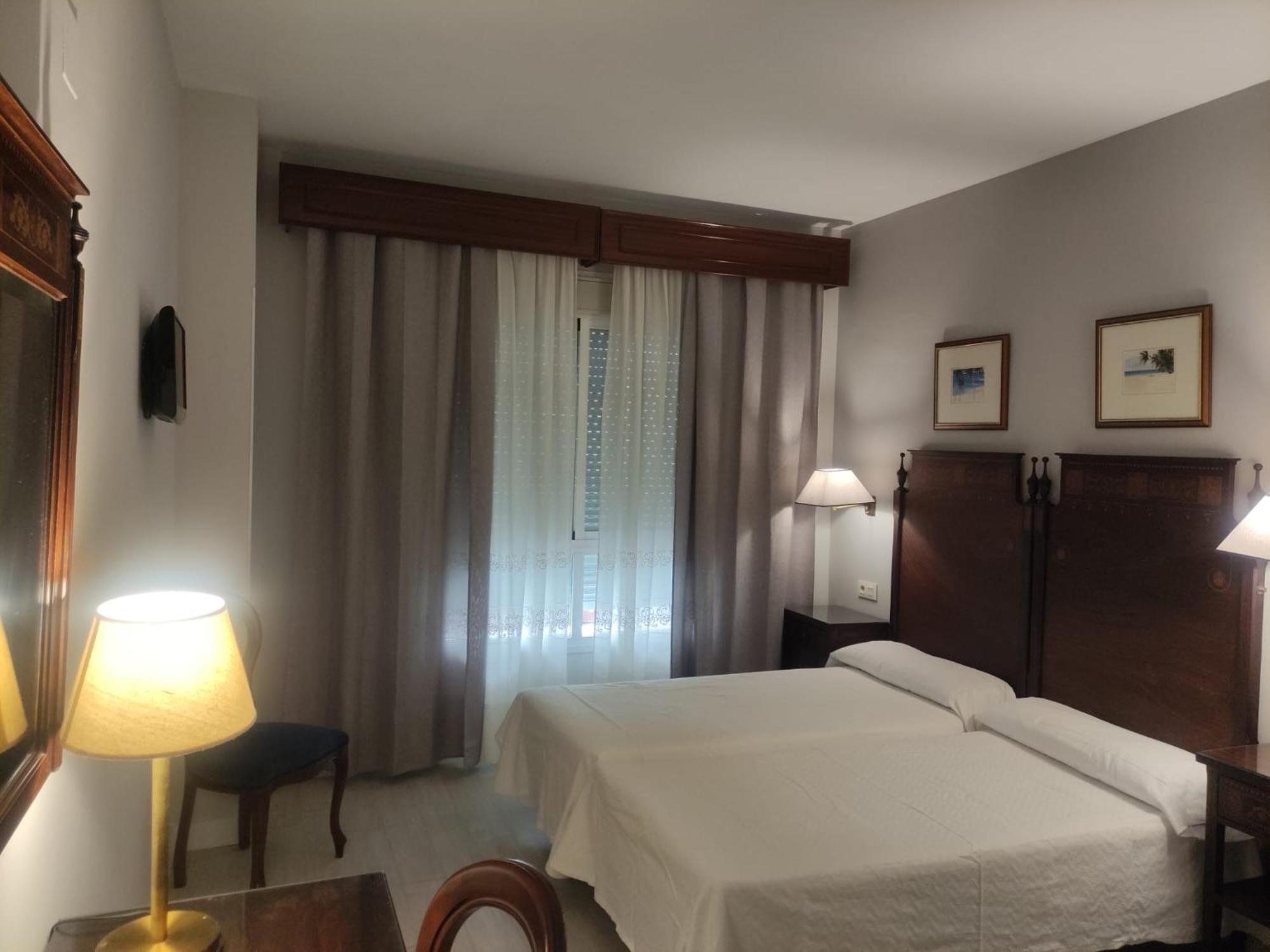 Hotel Iberia Plaza America Caces 외부 사진