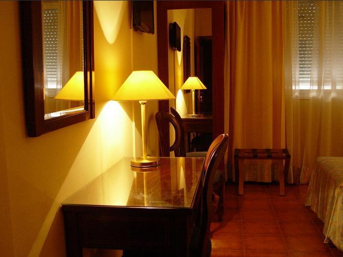Hotel Iberia Plaza America Caces 외부 사진