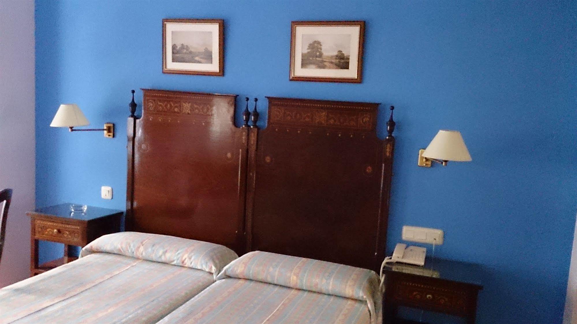 Hotel Iberia Plaza America Caces 외부 사진
